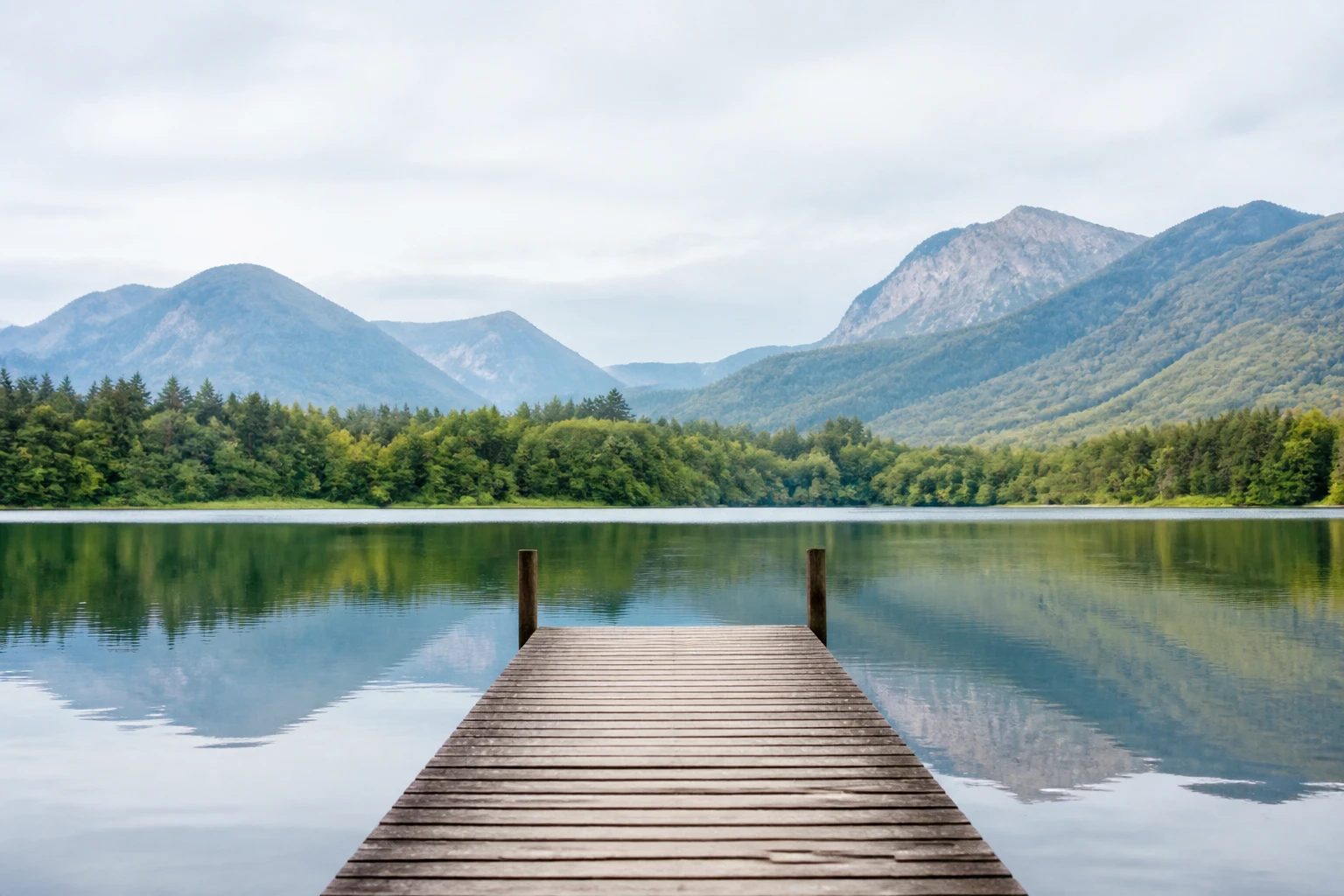 Result view of a cleaned lakeside photo downloading at 4K with the tourist and clutter gone